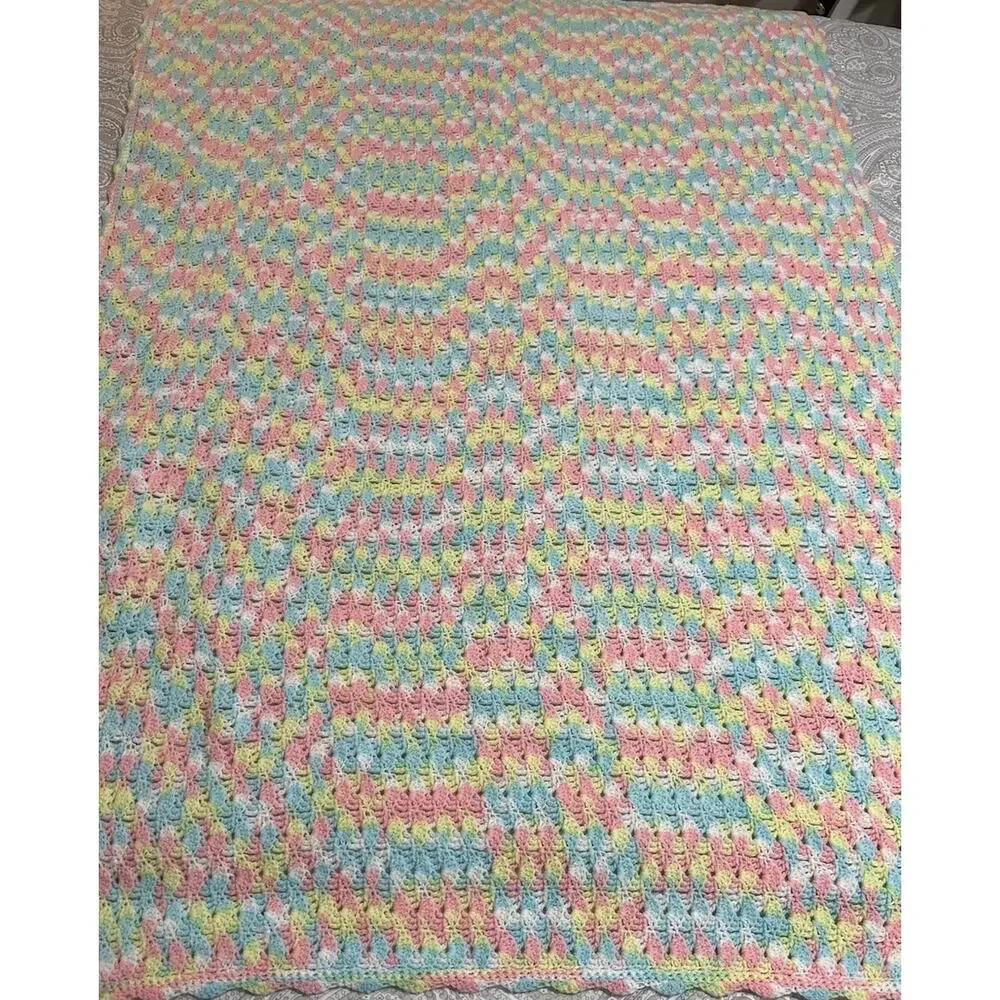 Vtg Baby Blanket Afghan Crochet Scallop Edge Trim Variegated Handcrafted 38